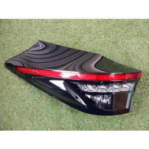 トヨタ 純正 ヤリスクロス 《 MXPB15 》 左テールランプ 81561-52E60