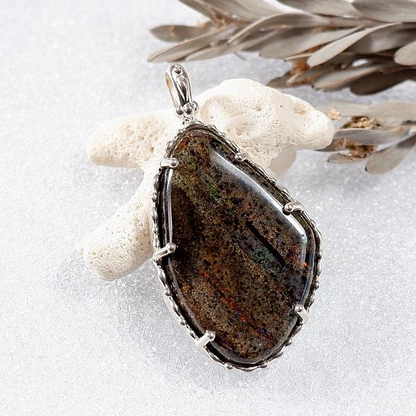 アンダムーカ・マトリクスオパールのペンダント