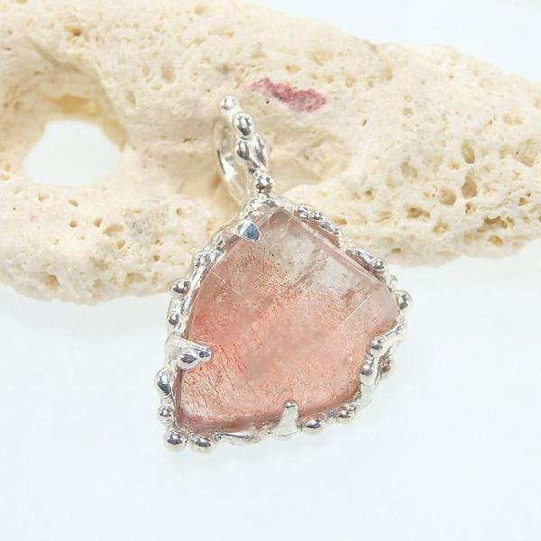 ストロベリークォーツの粒飾りペンダント1　