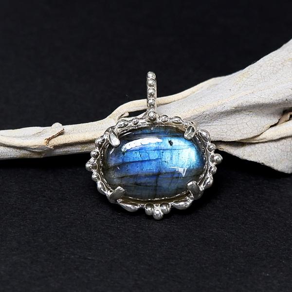 ラブラドライトの粒飾りペンダント　横型 天然石アクセサリー　一点物