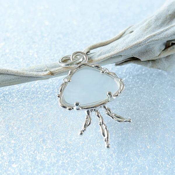 〜海に漂う〜　イリスアゲートのクラゲデザインペンダント　天然石アクセサリー　一点物 シルバー　ペンダ...