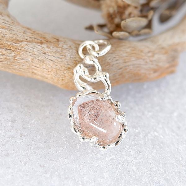 〜成長の跡を残して〜　レッドファントムクォーツのデザインペンダント　天然石アクセサリー　一点物　ma...