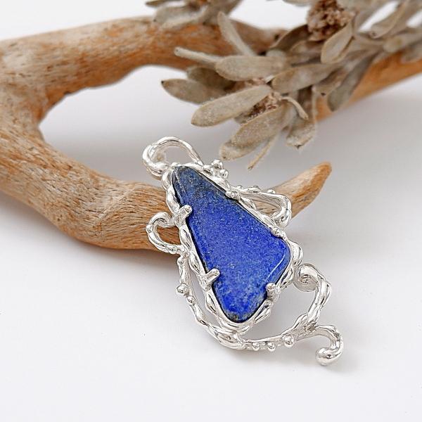 〜幸運の石〜ラピスラズリの唐草ペンダント　天然石アクセサリー　一点物　macari