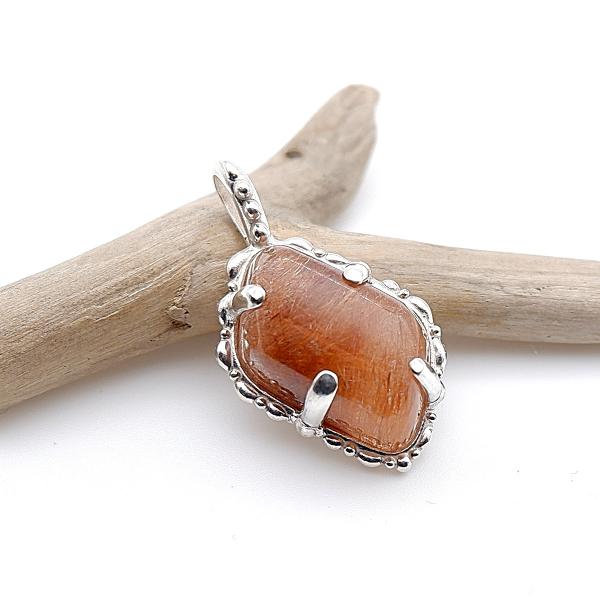 ルチルクォーツの粒飾りペンダント　〜内に宿る光〜　天然石アクセサリー　一点物　ペンダント