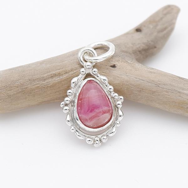 コバルトカルサイトのデザインペンダント　〜やさしく彩る一滴〜　天然石アクセサリー　一点物