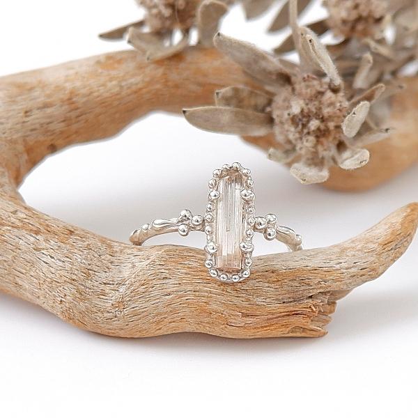 〜結晶を飾る〜ピンクトルマリン原石の粒飾りリング　10〜11号　天然石アクセサリー　一点物　maca...