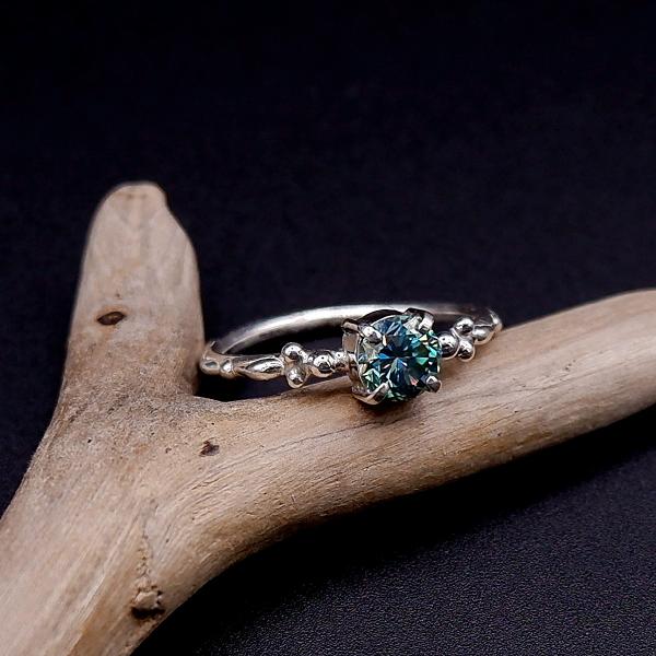 モアサナイト リング 指輪 10号 合成石 粒飾り 一点物 〜輝きの石〜 macari