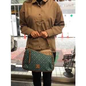 本日再入荷 メーカー処分 クリスチャン-オリビエ モノグラム柄 ハンドル付きショルダー レディース 可愛い 軽い 撥水 大き目 プレート 在庫少々 co9856