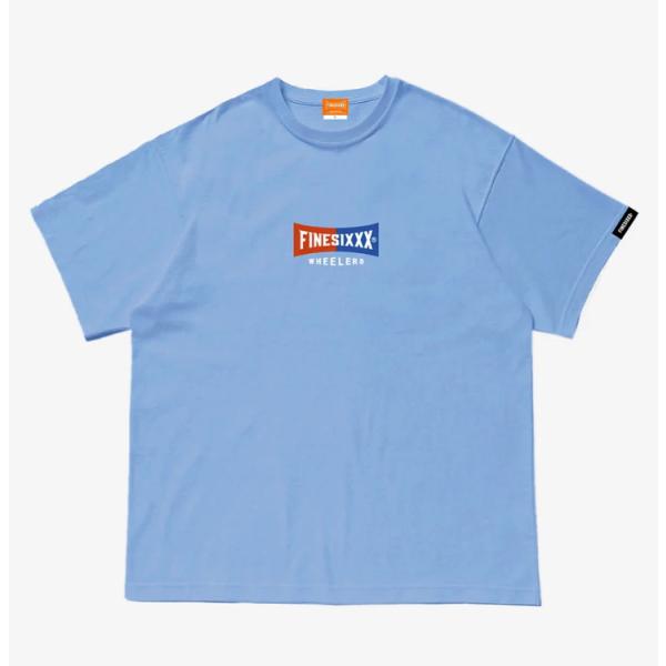 ファインシックス FINESIXXX STANDARD LOGO GRAPHIC TEE - SAX...
