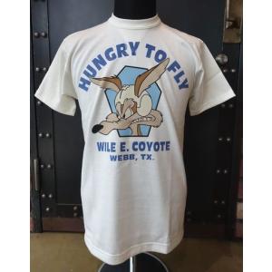 トイズマッコイ TOYS McCOY  TMC2018 Tシャツ MILITARY TEE WILE E. COYOTE "HUNGRY TO FLY" オフホワイト｜magic-u-co