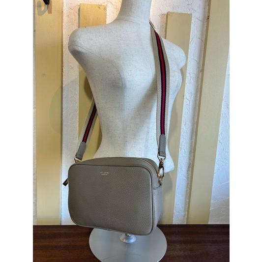 VIOLA d'ORO/ヴィオラドーロ　ADRIA 　 V-1483 型押しシュリンクレザーカメラバ...