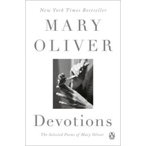 Devotions: The Selected Poems of Mary Oliver (Pape...