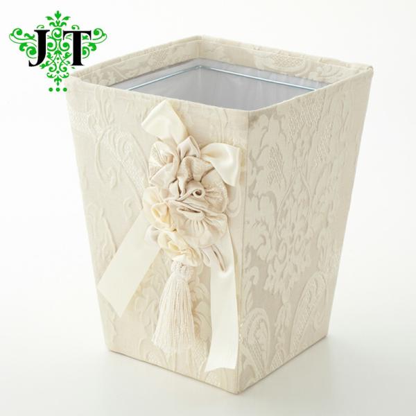 送料無料  ジェニファーテイラー レオーネ ダストボックス コサージュ ホワイト / ゴミ箱 小物入...