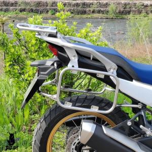 【並行輸入品】 アルミバイク バイク ラゲッジラック パニエトップケース ホンダXL750 ラゲッジラック トランスポープXL 750 リアサイドサドルバッグブラケ