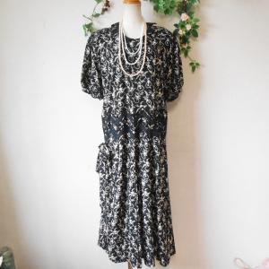 KANEKO ISAO（カネコイサオ） たくし上げ 付き プリーツ 使用