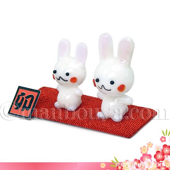 干支の置物 卯 うさぎ ガラス細工 ミニチュア 雑貨 正月飾り 十二支 親子 布台付 兎 ビブロ