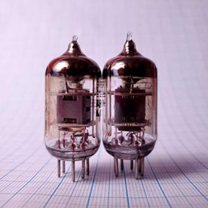 ECC82/12AU7 JJ Electronic 真空管 A.F.双三極管 : 共立電子産業 Yahoo