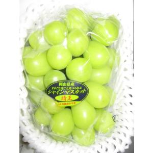 あたご梨1個（1kg）＆シャインマスカット1房（700g）　