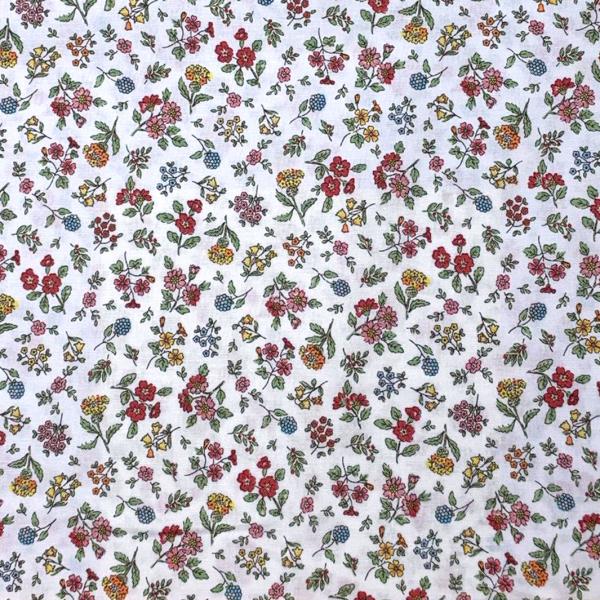 イブキ　秋の小花柄　Aホワイト系　N-99096-2　シーチング生地　(401)　(50cm以上10...