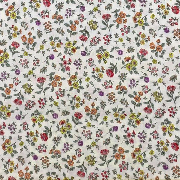 イブキ　秋の小花柄　Bクリーム系　N-99096-2　シーチング生地　(25)　(50cm以上10c...