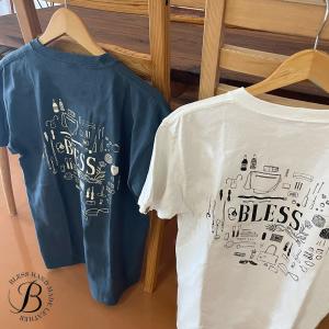 BLESS shop T-shirt＜ホワイト・ブルー＞【BLESS（井手英史）】ティーシャツ　服　ブレスT　ぶれす｜manpuku-kyusyu