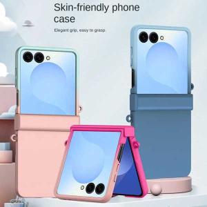 【互換品】Samsung Z Flip 7/Flip7/6/Galaxy Z Flip 6/5対応 サイドハンギングホール付きオールインクルーシブヒンジケース グッドタッチフィールカバー