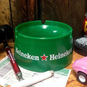 B1 ノベルティ灰皿 Heineken ハイネケン プラスチック製 [ アメリカン雑貨 / 喫煙具 / ノベルティグッズ ]｜marblemarble