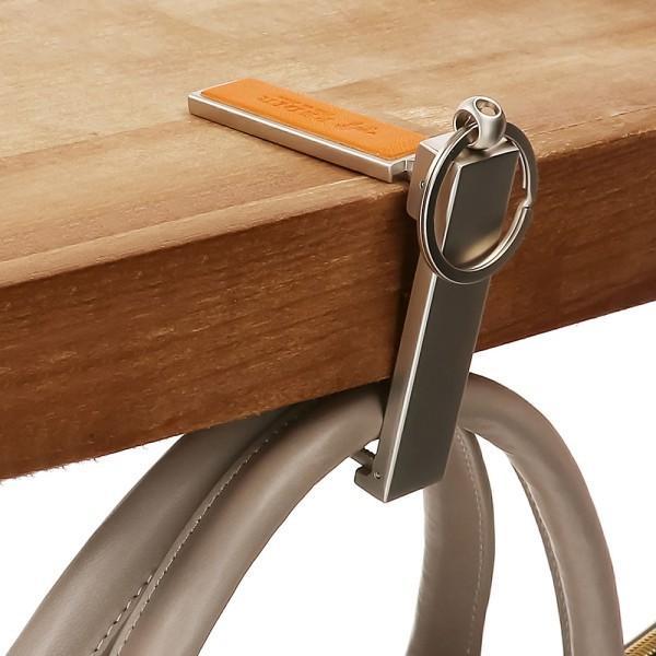 バッグハンガー 荷物掛け バッグフック スマホスタンド 2WAY キーリング 本革 栃木レザー 馬 ...