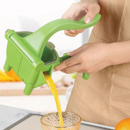 フルーツ搾り器　簡単ジューサー サイズ：13×11×22cm 美容 ダイエット 健康 生活