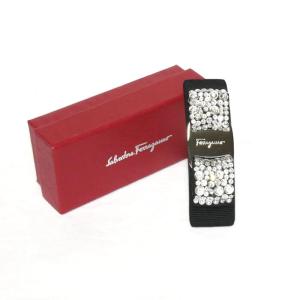 【美品】 サルバトーレ フェラガモ 髪留め バレッタ 34-2759 ヘアーアクセサリー Salvatore Ferragamo ラインストーン ロゴ入り レディースの商品画像