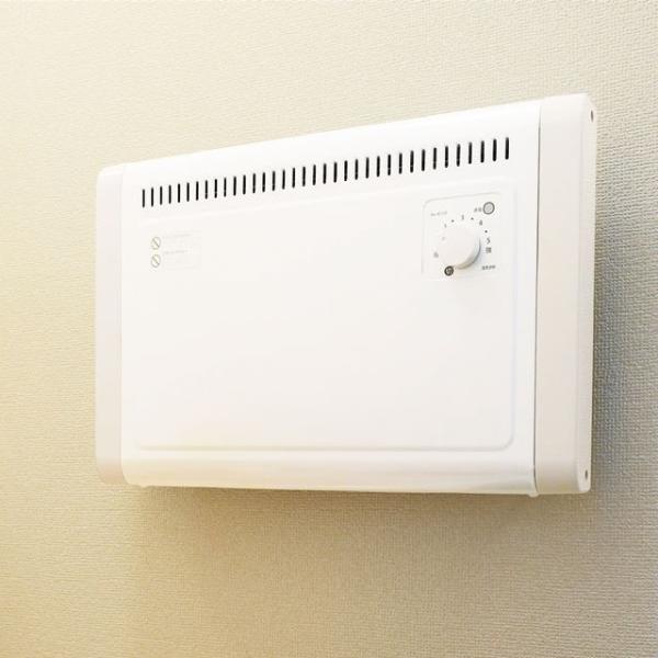置き・壁掛け兼用パネルヒーター デスク下 トイレ 脱衣所 キッチン 壁掛け 暖房 足元 電気代がお得...