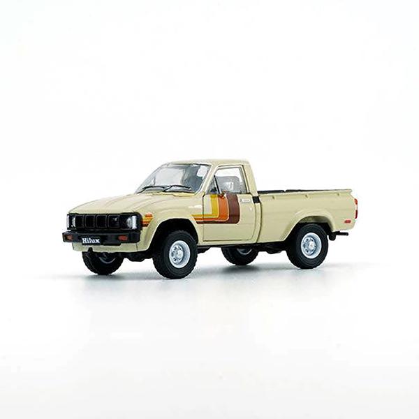 ビーエムクリエイションズ トヨタ ハイラックス アイボリー LHD 64B0226 ミニカー 1/6...
