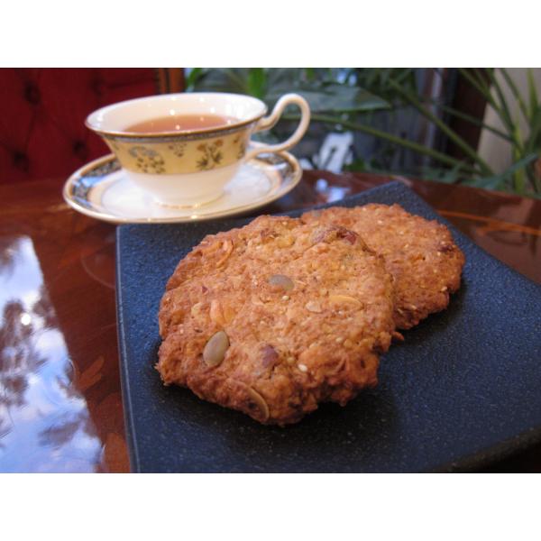 【無花果とナッツのグラノーラクッキー（1枚入り）】ドライいちじくとナッツをたっぷり入れた食べごたえ満...