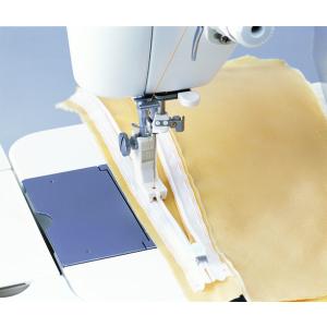 職業用ミシン 押さえ JUKI コンシールファスナー押え プラスチック 品番：A9841-D25-B...