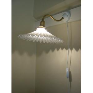 簡易取り付けコンセント仕様ブラケットライトＣ &amp; ミルクガラスのフレンチフリルシェードの素敵なブラケ...