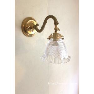 アンティーク調の真鍮製ブラケットライト（ウォールランプ）＆ウェーブフリルの縁取りのダイヤカットのガラ...