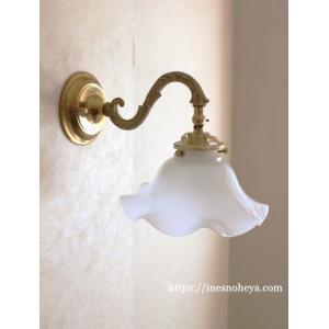 アンティーク調の真鍮製ブラケットライト（ウォールランプ）＆ミルクガラスのフレンチシェード（ウエーブミ...