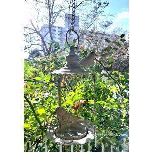 小さな野鳥たちのためのレストラン　スズメのモチーフが可愛らしい屋根付きバードフィーダー（チェーン付き...