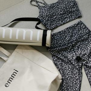 新品　emmi yoga エミヨガ　ヨガウェア　オフホワイト×カラフル　M emmi yoga WELLNESS YOGA PACK（4 ITEMS SET） WHITE Mサイズ