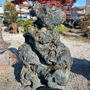 貴船石　586キロ　庭石　石　鑑賞石 石材　庭　坪庭　ガーデニング 貴船石 庭石 自然石 天然石 和風 庭園 飾り石 石庭 景石 銘石 : 銘石