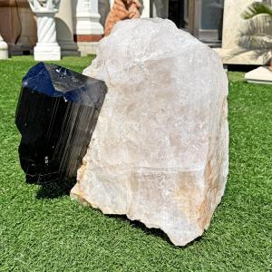 天然石 珍品 希少 石英に付いた ブラックトル...の詳細画像2