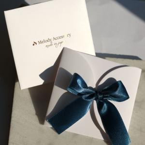 ギフトラッピング アクセサリー 日本製 プレゼント用 高級 白箱 ネイビーリボン Melody Accessory 誕生日 記念日 クリスマス お祝い｜日本製 MELODY ACCESSORY
