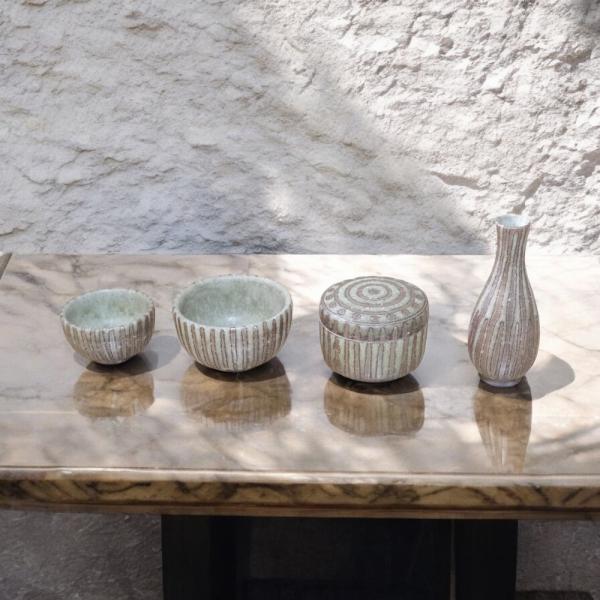 信楽焼　総手書きのミニ骨壷と三具足の4点セット　離宮（りぐう）Riguu