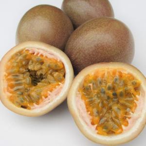 ≪SALE商品≫沖縄県産パッションフルーツ１箱　満杯詰め　(８〜１４玉)