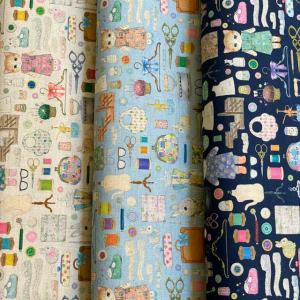 yukiemonユキエモン「ドレスメーカー」 綿麻シーチング生地デジタルプリント (松浦由起江さんデザイン 22fabric ニャンニャンファブリック 商用利用OK)DP-4856-1