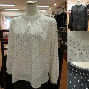 ivory beads ゴムギャザーのハイネックブラウス♪