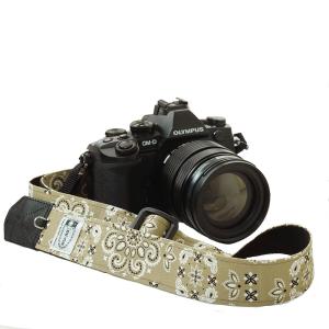 カメラストラップ camera strap　一眼レフ　ミラーレス一眼用　バンダナ風フラワーペイズリー ３．５ｃｍ幅フリータイプ MI-NA ミーナ　かわいい　おしゃれ｜mi-na