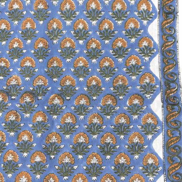 【50cm単位】ブルーオレンジスモールフラワー　片耳ボーダー付き　インド　ハンドブロックプリント生地...