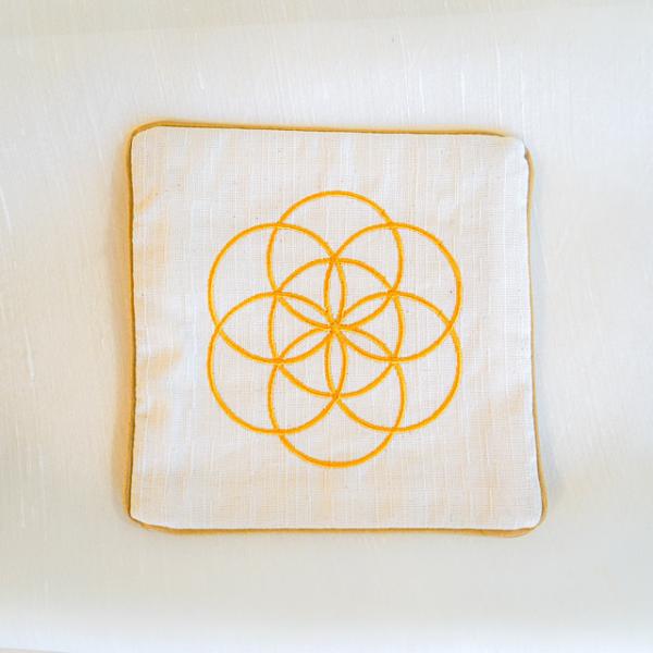 「白」　浄座クリスタ Crystal Clear Cushion　さざれ　ミニ座布団　シードオブライ...