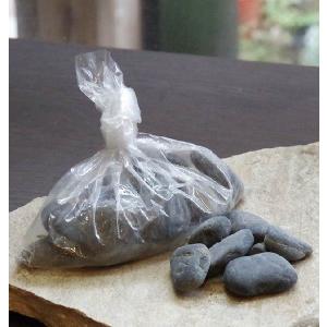 苔玉の下 通気性 よくなります 敷石 黒石 苔玉 コケダマ こけ玉 いし 石